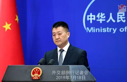 华春莹接棒陆慷位列中国首位外交部新闻司女司长（附个人简历故事）