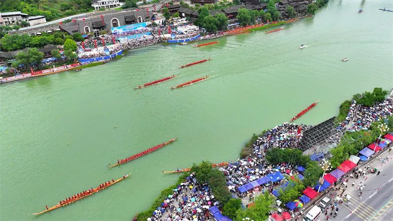 碧江:龙舟竞渡锦江 万人同庆端午