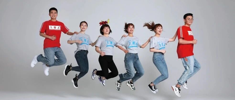 那些在屏幕前守护教育的年轻人 | 封面人物