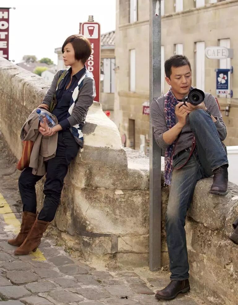 徐静蕾和李亚鹏在法国拍摄电影《将爱情进行到底》
