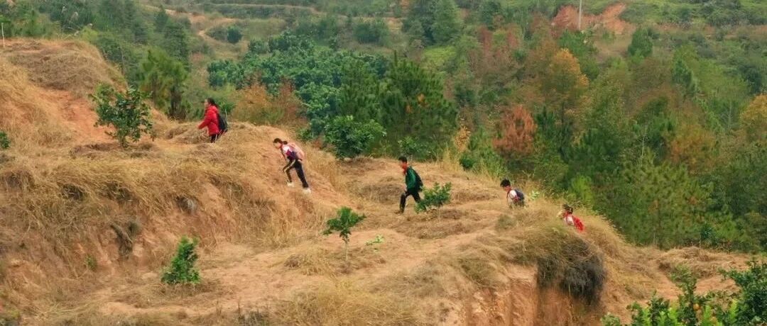 穿山越岭的他们