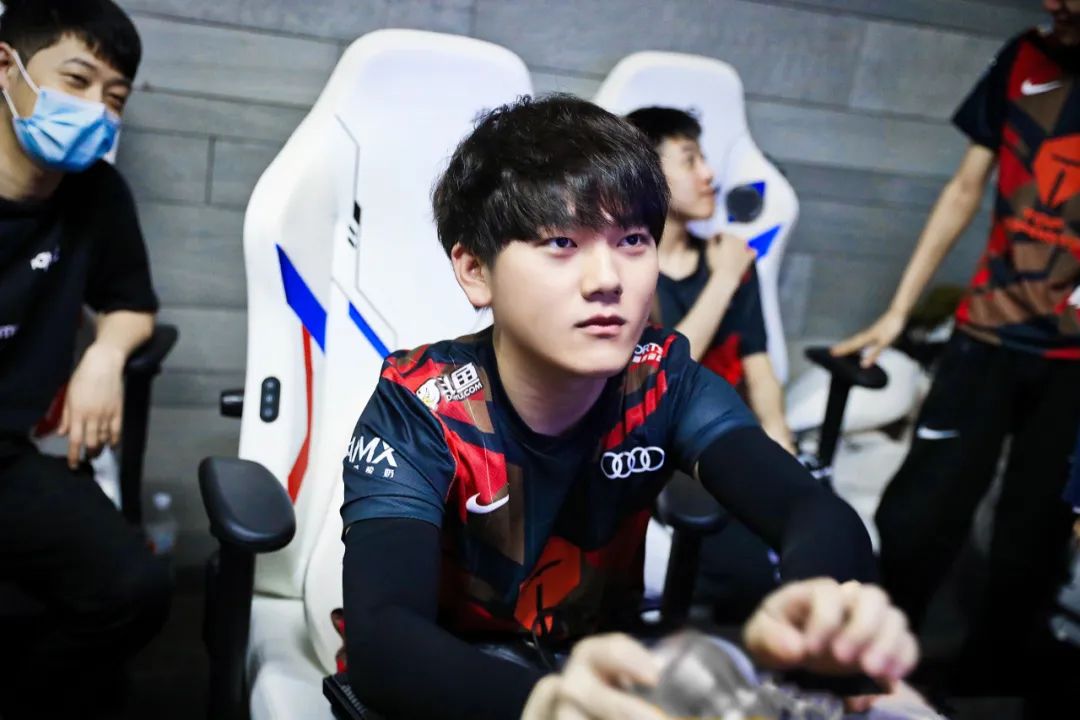 JackeyLove：我愿意去成为这个英雄 | 2022青年力量