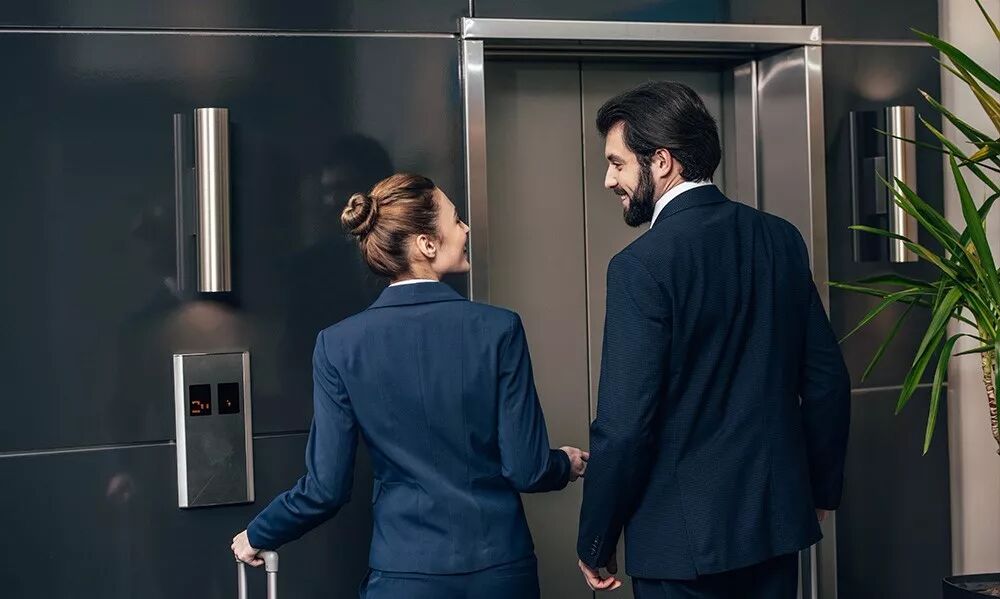 “搭电梯”用英语怎么说？