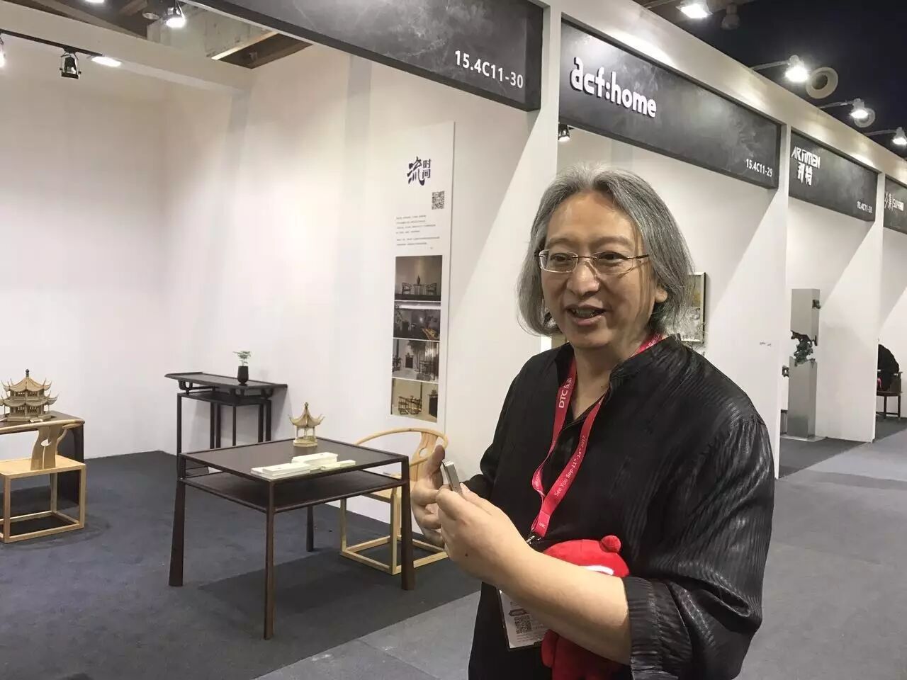 这个展览是由艺展中心与设计师孔武共同策展,汇集了