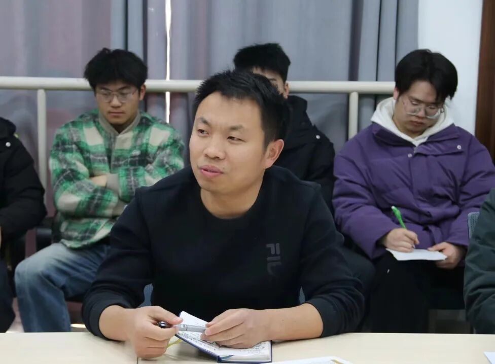 会议伊始,牛超院长强调了毕业设计是本科学习阶段知识的综合应用与