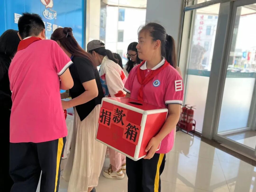 唐山市路北区七十七号小学接过爱心接力棒,来到星知光自闭症培训学校