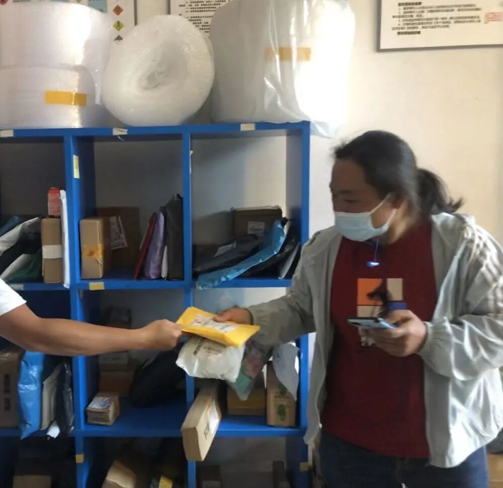 社保卡取现金去哪里取_微信送耐克是真的假的_挂号信是送上门还是自己去取