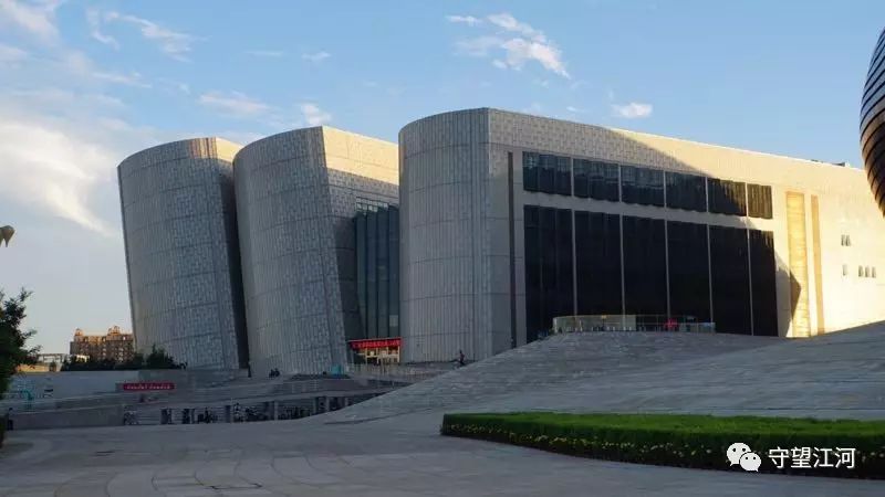 【黄河十年行之十一】康巴什这个城市的设计集中了全世界的智慧?奢华背后值得深思的的生态问题! 【黄河十年行之十一】康巴什这个城市的设计集中了全世界的智慧?奢华背后值得深思的的生态问题!