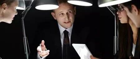 20家企业倒闭背后的启示：除了老板，几乎没人加班！