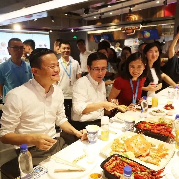 不请员工吃饭，跟员工搞不好关系，就没资格做管理！