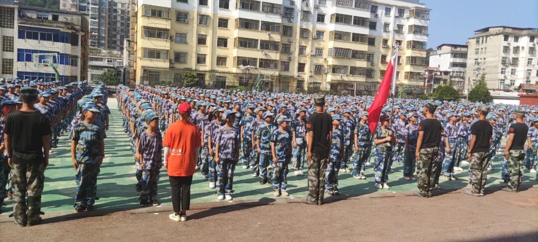 湖北咸宁营地开学第一课通山县实验中学2021级军训开启新学期