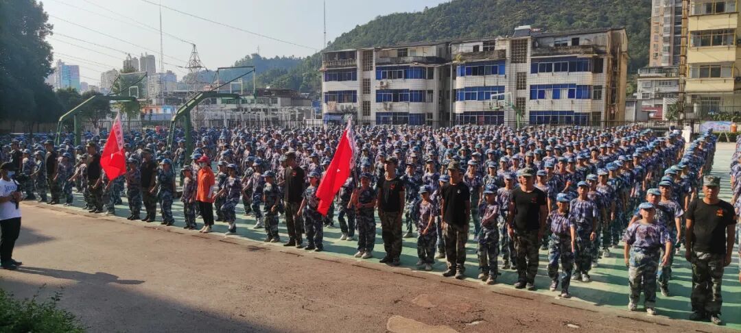 湖北咸宁营地开学第一课通山县实验中学2021级军训开启新学期