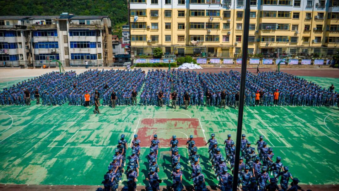 湖北咸宁营地开学第一课通山县实验中学2021级军训开启新学期