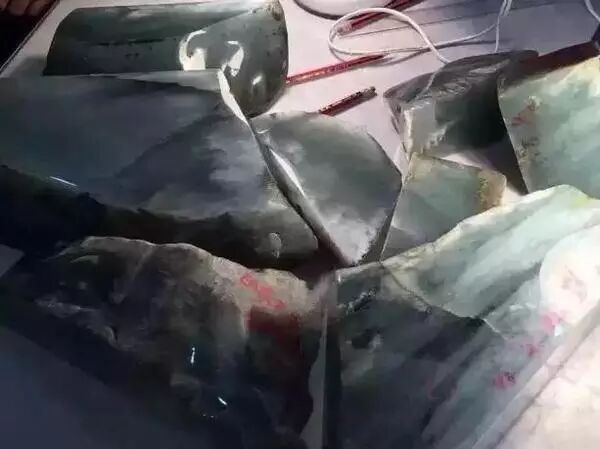 没预料！800万的玻璃种原石到成品过程，发生了翻天覆地的变化