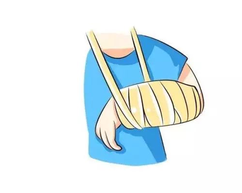 摔倒的正确姿势 教给家里老人 关键时候能救命