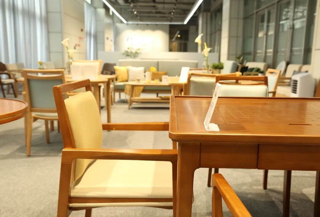 棋牌桌使用高端实木制作