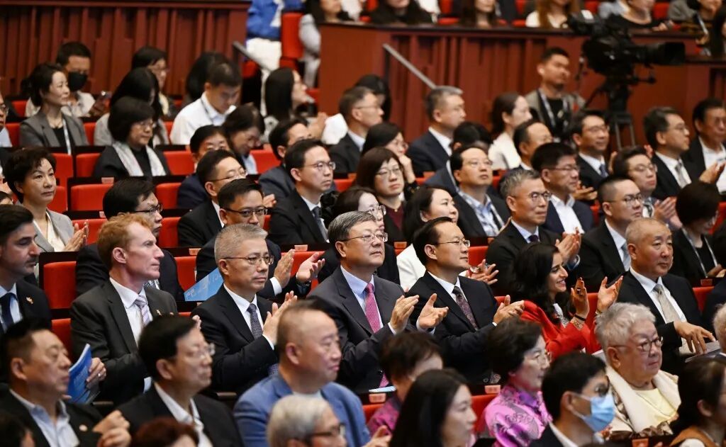第二十五届中国上海国际艺术节今晚在上海大歌剧院开幕，陈吉宁出席，孙业礼、朱忠明致辞