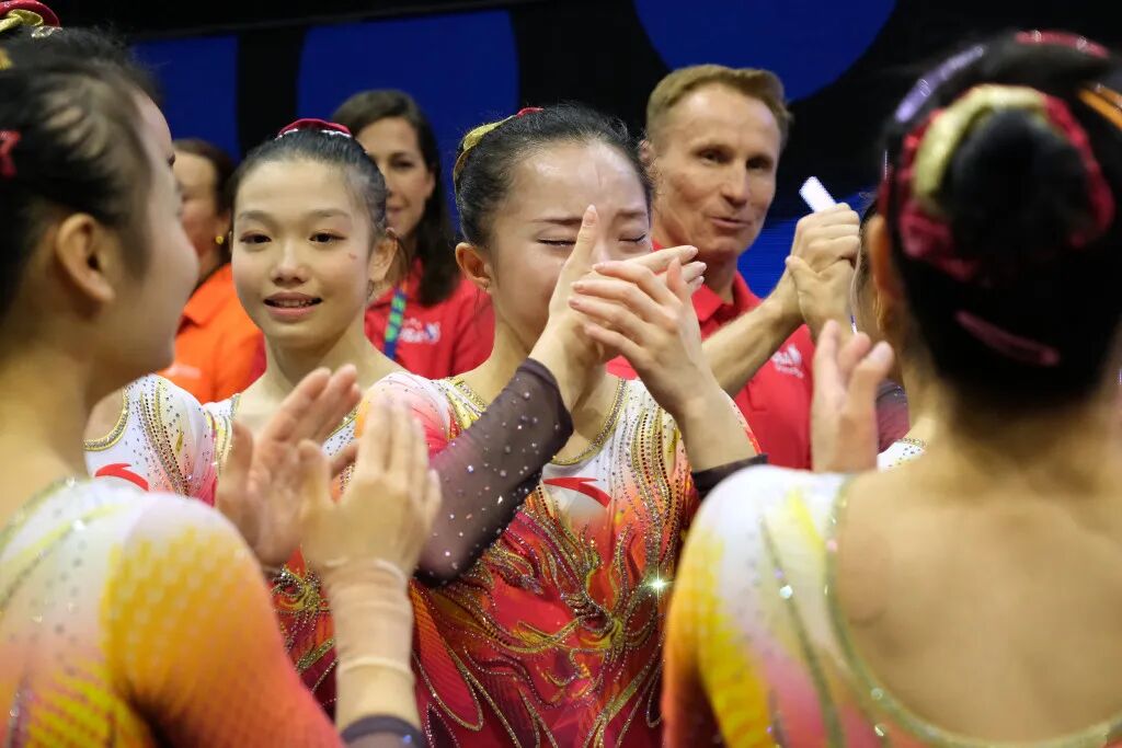 中国体操女队敢拼才会赢！世锦赛夺金背后，是坚持与热爱