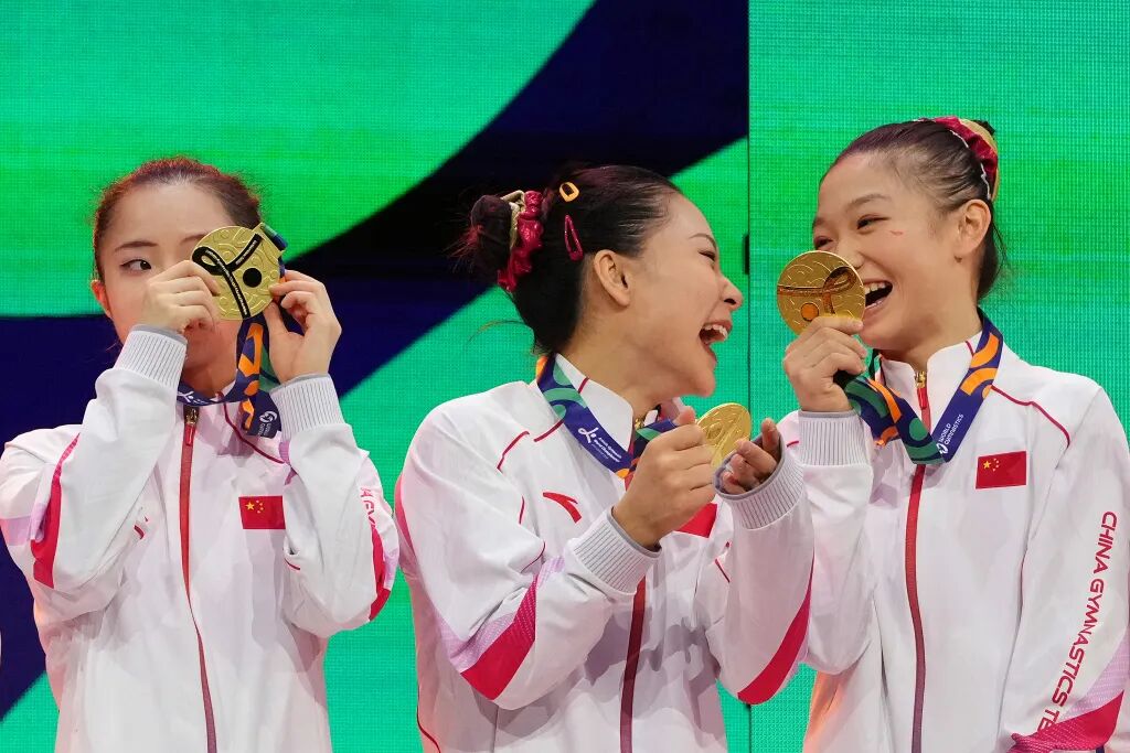 中国体操女队敢拼才会赢！世锦赛夺金背后，是坚持与热爱
