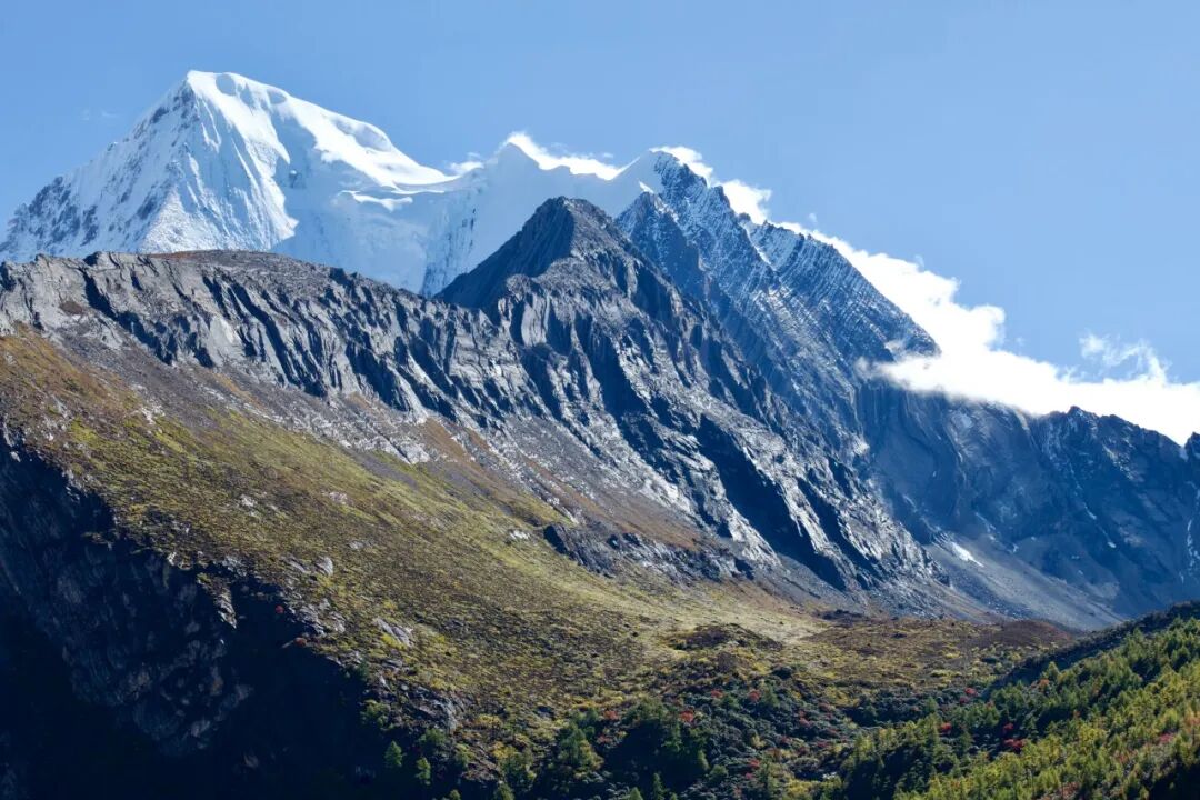 Daocheng Yading - Snowy peaks and pristine alpine lakes