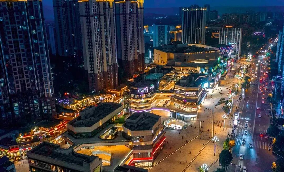 最热闹繁华的地方这里第一想到的就是渝西广场商圈老永川人在永川逛街