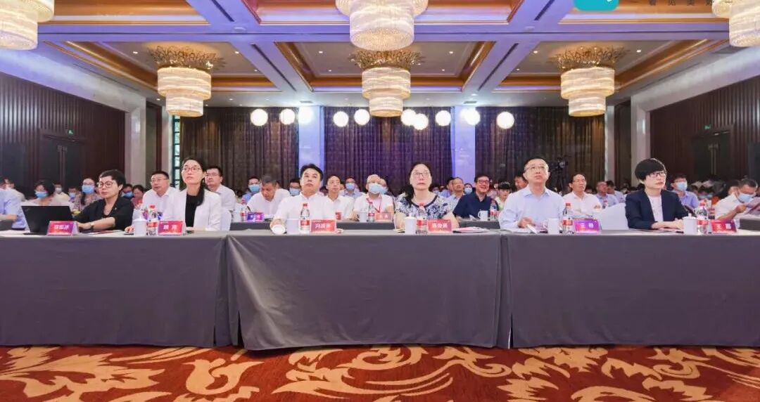 2. 樓董照片（需要裁減）.JPG