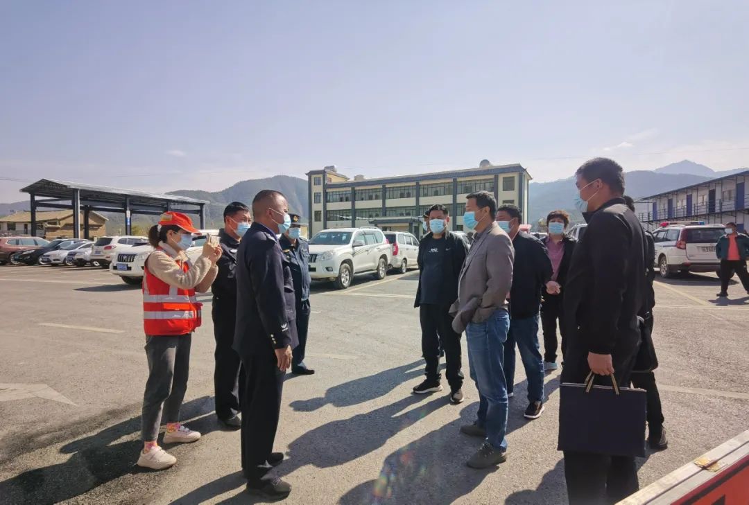 云南省公路局领导莅临八十一治超站检查指导工作