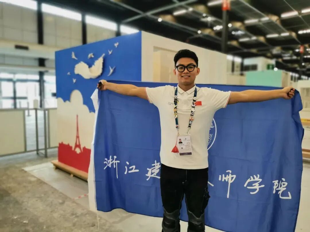 刮腻子”刮成世界冠军！这个00后小伙，太赞！