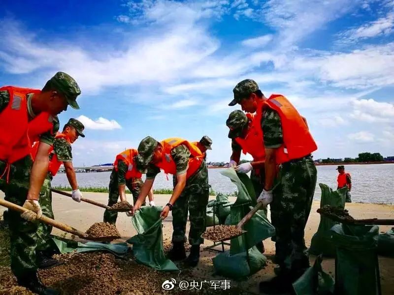 抗洪官兵伙食曝光,網友:就該這樣而不是啃冷饅頭_長江雲