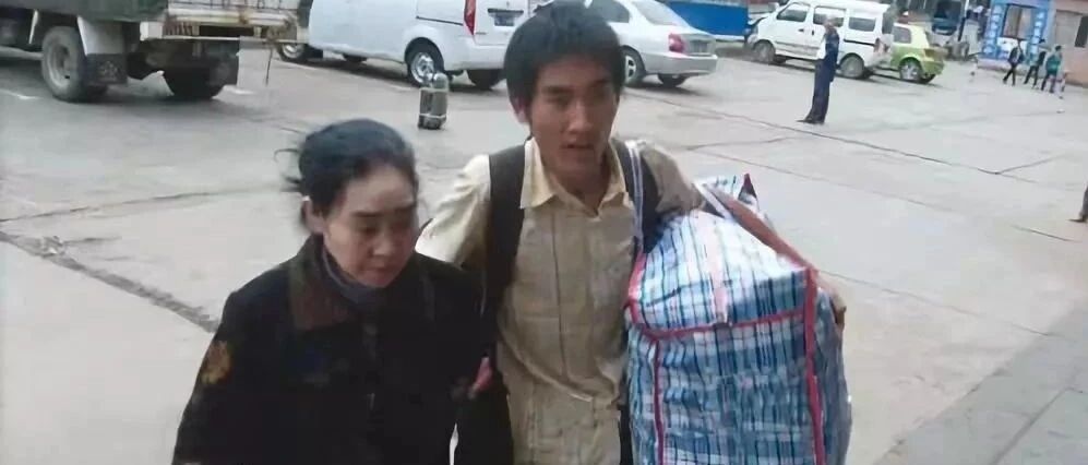 曾睡猪圈捡垃圾带母求学的他，又在干一件大事！