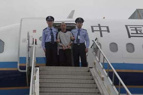 犯罪|红色通缉令！湖南武冈一嫌犯外逃17年终被遣返回国！