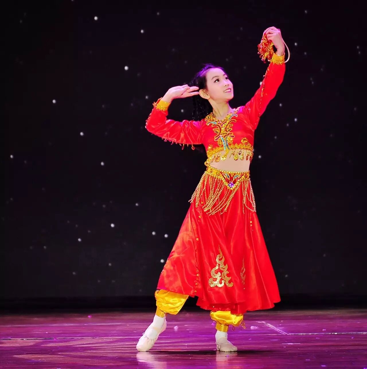 从小喜欢舞蹈的张潇予，最爱用舞蹈来表达自己的喜怒哀乐，常常自己随着音乐翩翩起舞，也希望自己能像杨丽萍一样，在舞台上绽放。