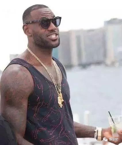 NBA球星誰的金鏈子最粗？他25斤稱霸，網友：這是圍巾吧？！ 運動 第3張