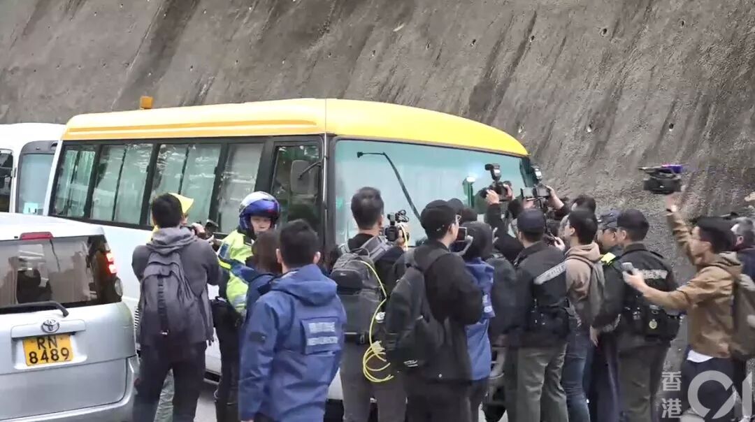 2分钟抢1300万！香港闹市突发持枪抢劫（视频/图） - 40