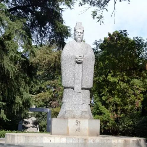 郭璞(276年—324年),晋代著名的文学家,道学术数大师和游仙诗祖师.