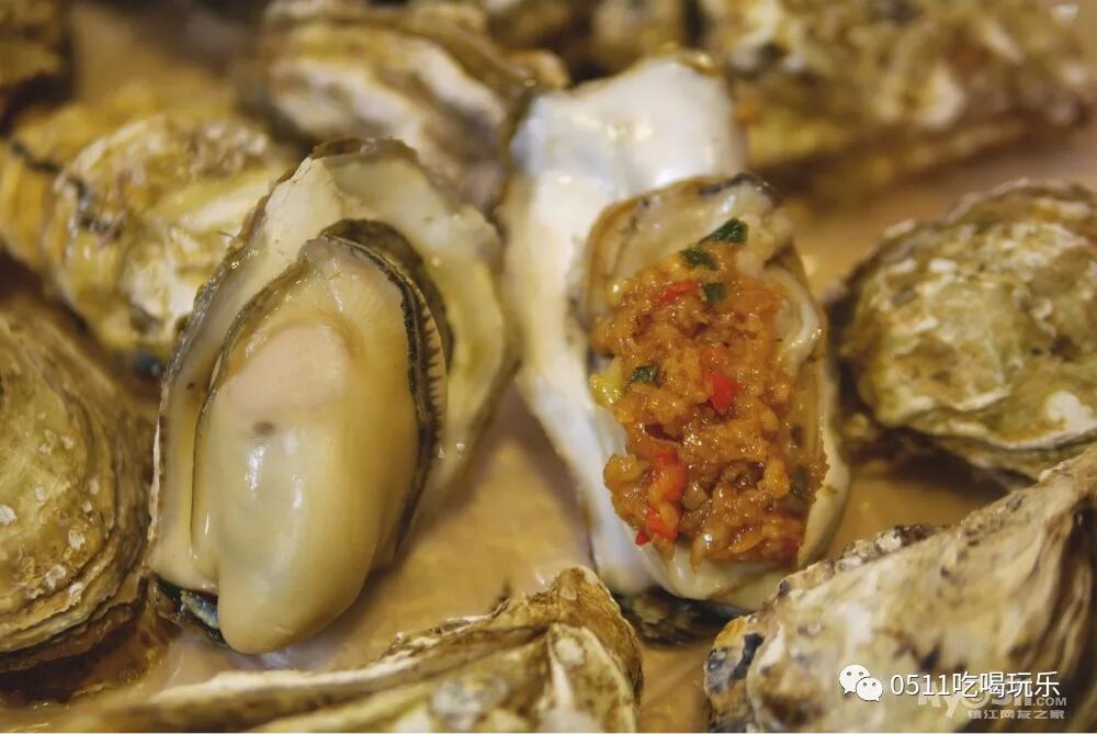 镇江爱吃蒜泥生蚝的人多嘛我花了49块钱吃了50个好爽