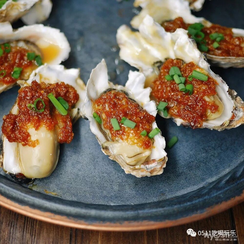 镇江爱吃蒜泥生蚝的人多嘛我花了49块钱吃了50个好爽