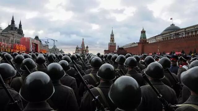 莫斯科红场阅兵:一部苏联高层政治斗争史 | 短史记