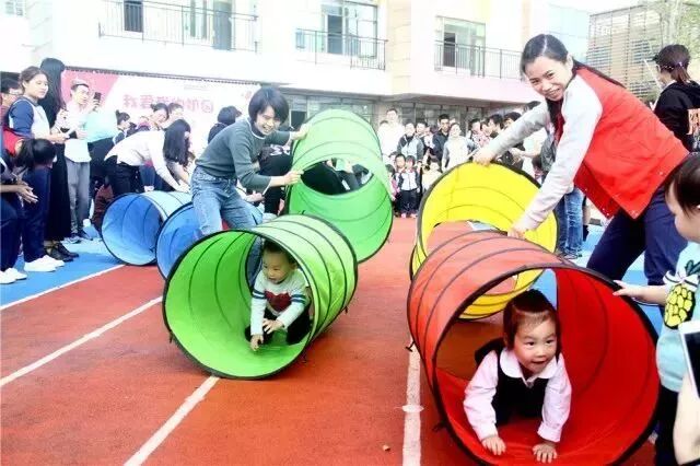 过年彩带布置会场图片_幼儿园会场布置_气球怎么布置会场