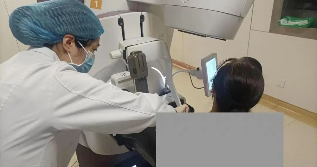 为什么要定位针 乳腺发现钙化灶怎么办？乳腺钼靶精准定位，针尖所指病灶现形_https://www.jmylbn.com_新闻资讯_第1张