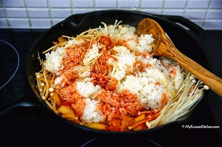 蛋炒饭到底是先炒饭还是先炒蛋？以前总做错，难怪老糊锅！