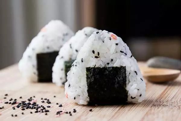蛋炒饭到底是先炒饭还是先炒蛋？以前总做错，难怪老糊锅！