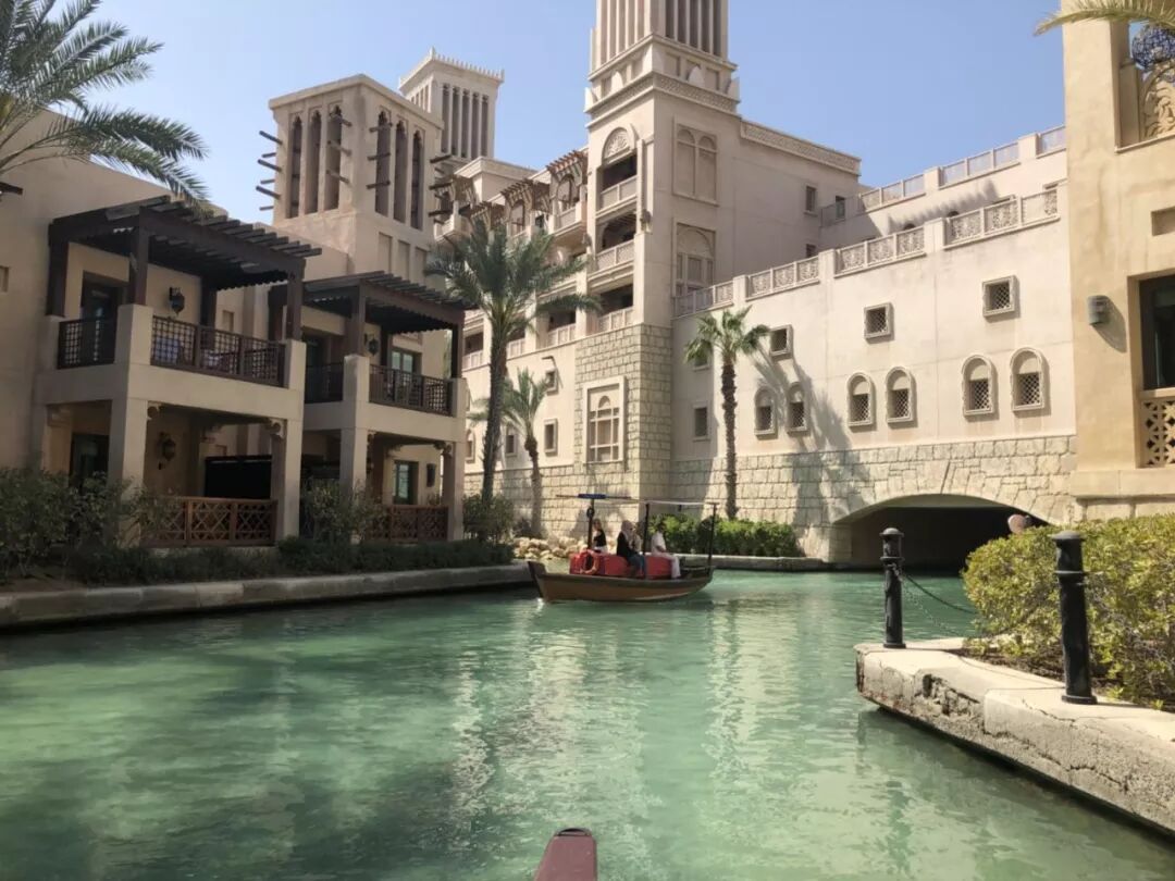 帆船酒店晚餐_帆船酒店一晚上多少钱_帆船酒店住一晚