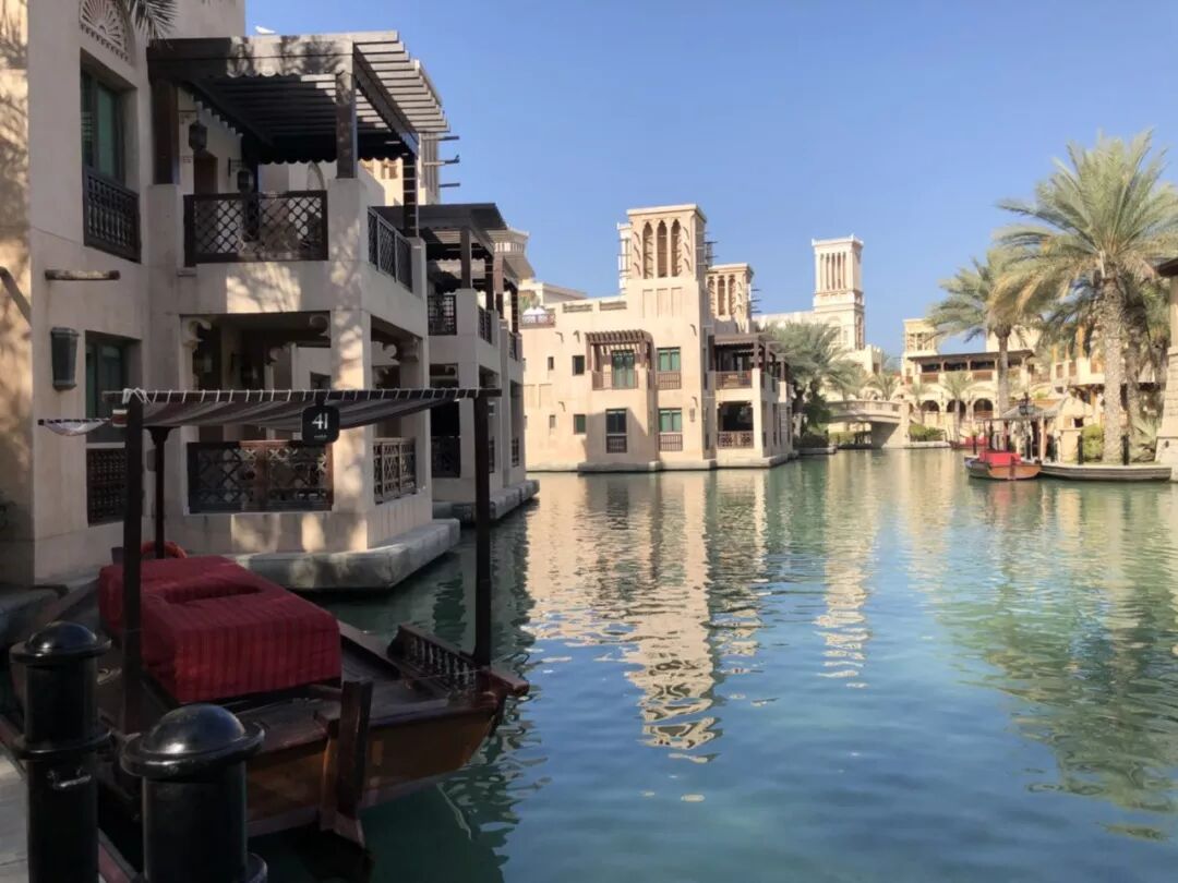 帆船酒店晚餐_帆船酒店住一晚_帆船酒店一晚上多少钱