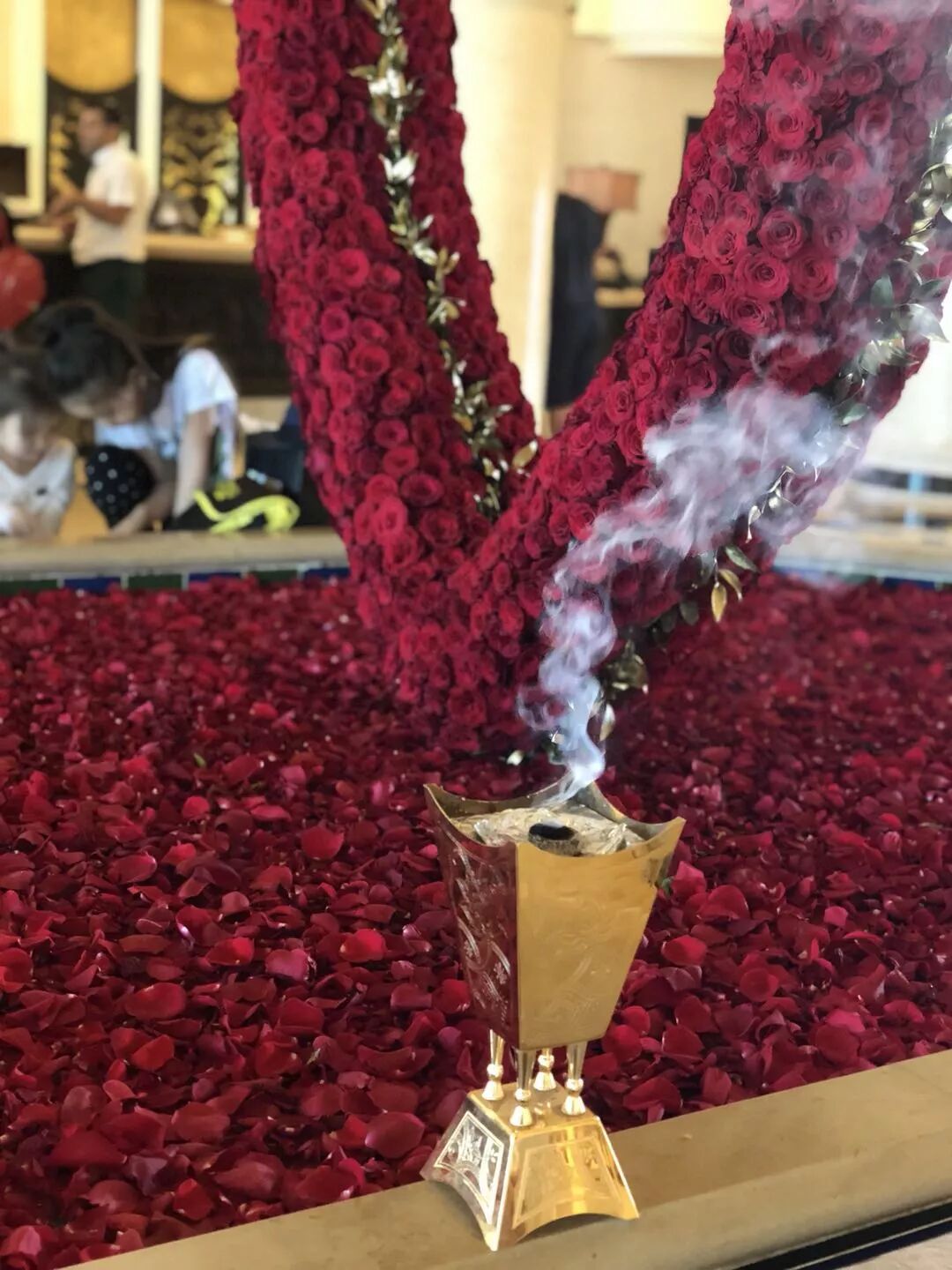 帆船酒店住一晚_帆船酒店晚餐_帆船酒店一晚上多少钱