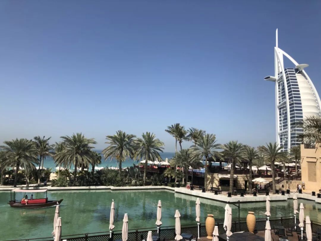 帆船酒店晚餐_帆船酒店住一晚_帆船酒店一晚上多少钱