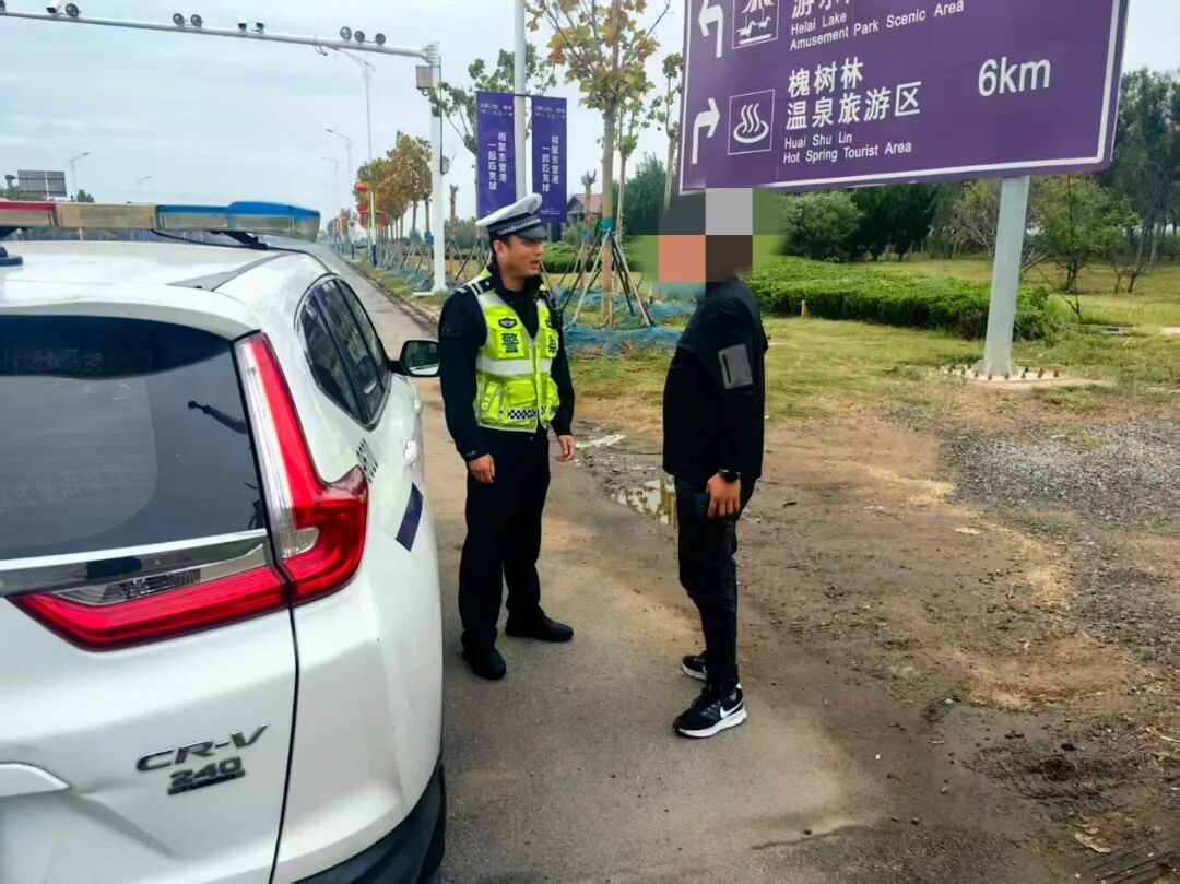 高速路突现行人