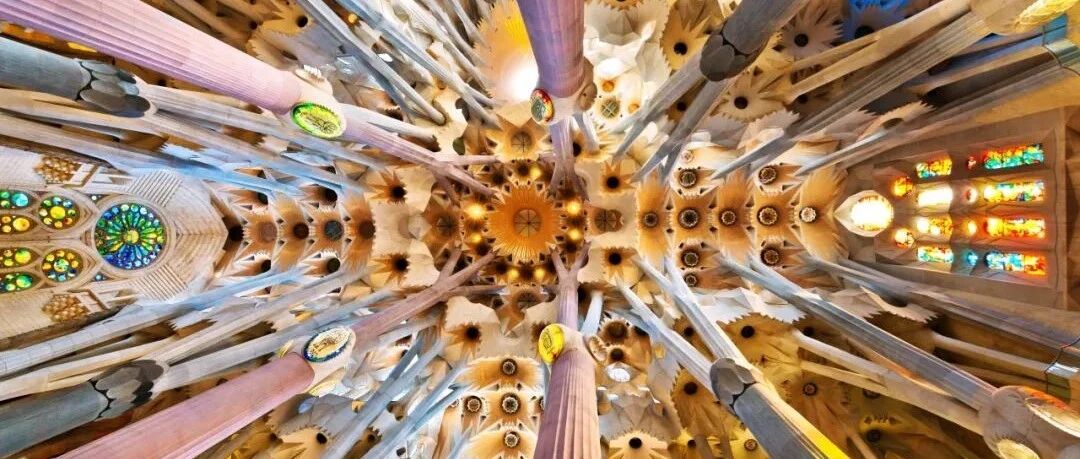 今天亮灯！世界上唯一尚未完工便名列世遗的建筑瑰宝，进度条终于超过3/4了