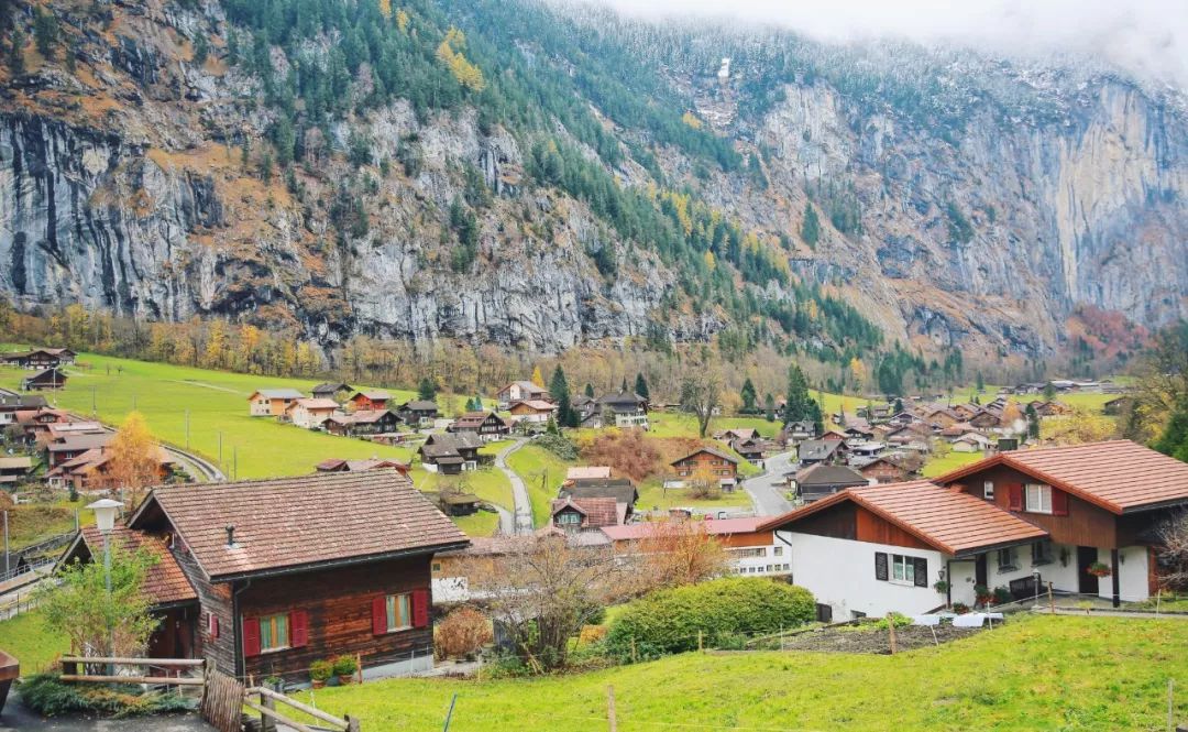 美到哭泣的瑞士小鎮，你不去我不去今天過後腳就塞不進去 旅行 第11張