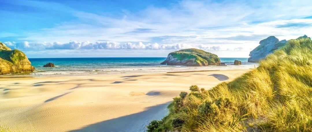 比电影场景还要梦幻的度假胜地，10大绝美海滩等你探索